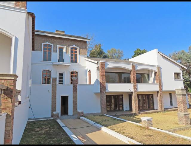 7 BEDROOM HOUSE FOR SALE IN BRYANSTON